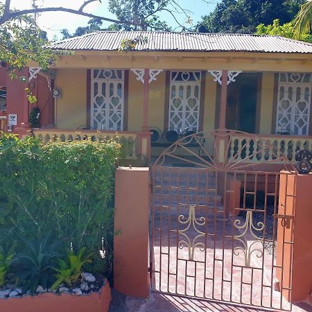 Mesmerize Guest House Port Antonio Esterno foto