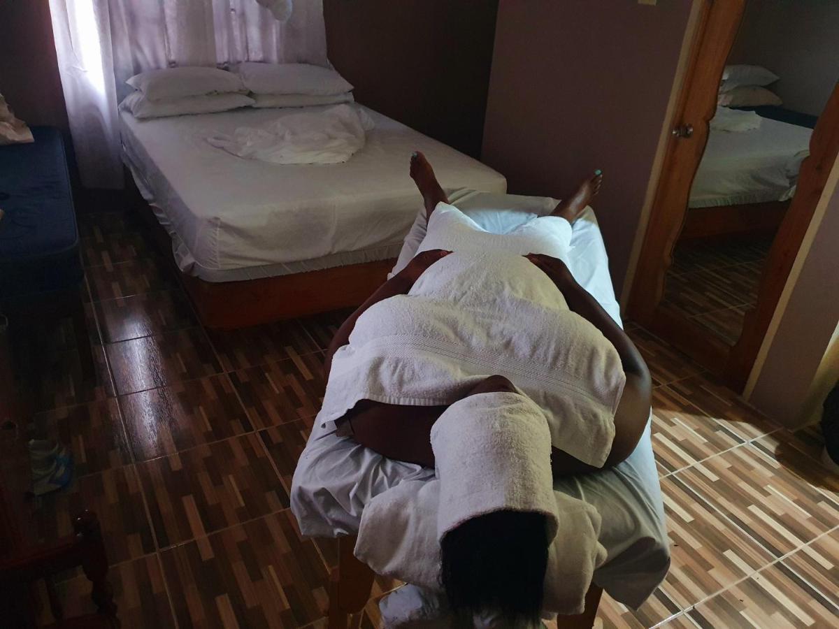 Mesmerize Guest House Port Antonio Esterno foto