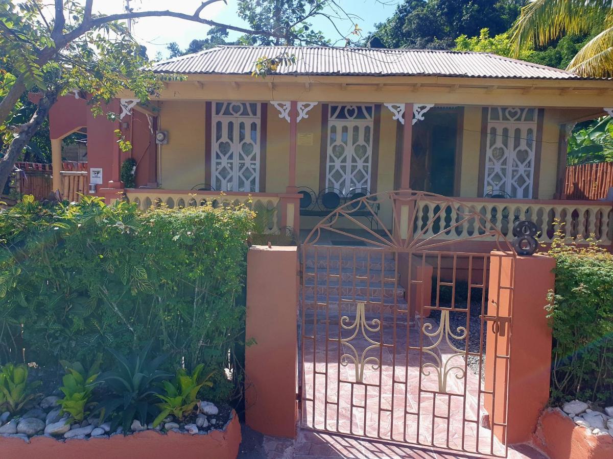 Mesmerize Guest House Port Antonio Esterno foto