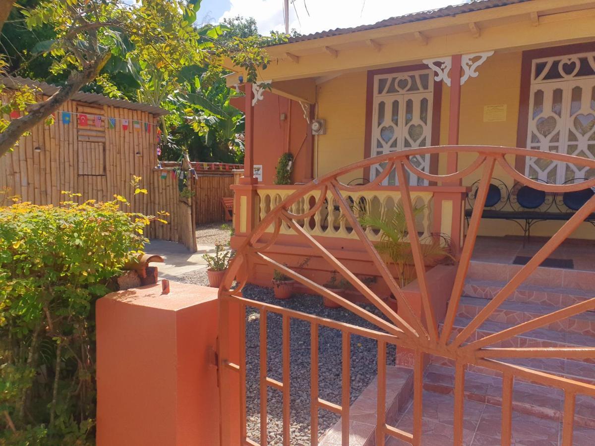 Mesmerize Guest House Port Antonio Esterno foto